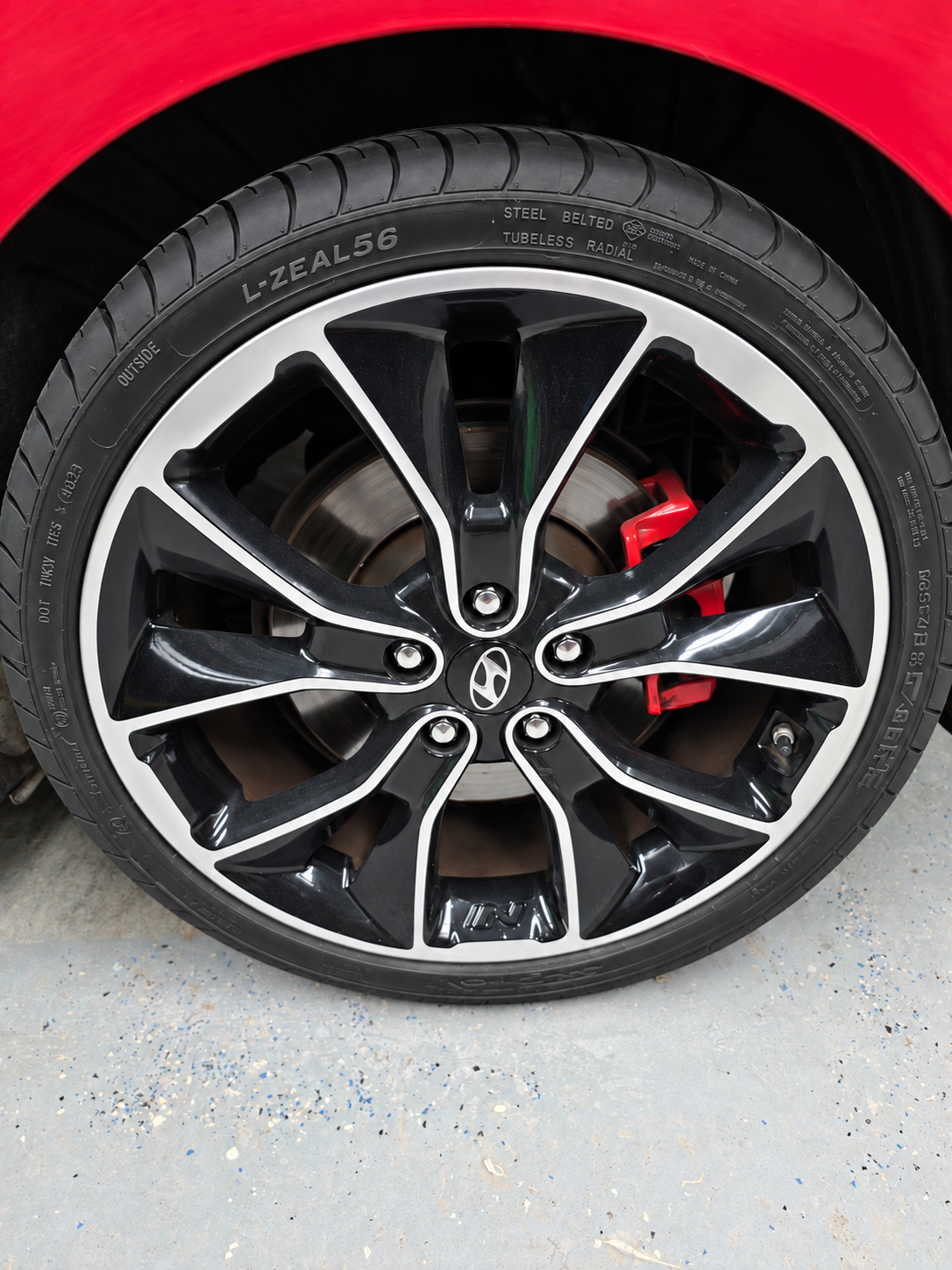 Hyundai rim after repair and refinishing
